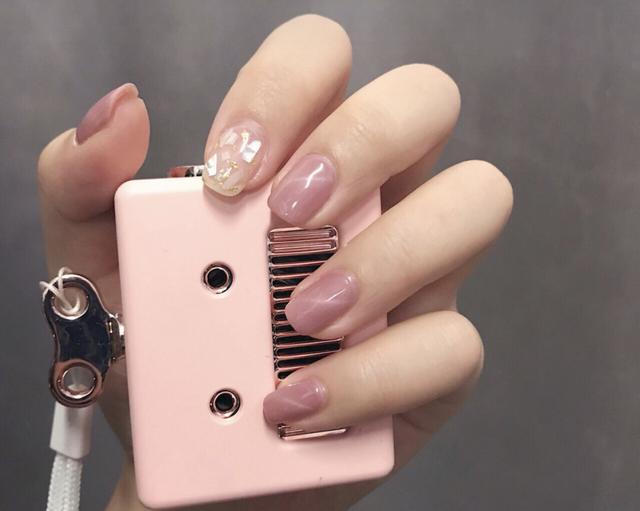 自然的猫眼美甲，超闪的猫眼美甲，美爆了！