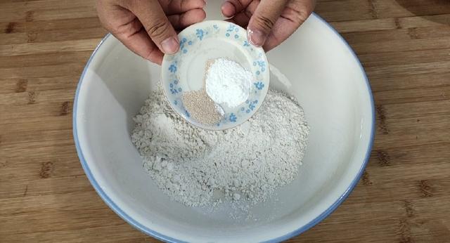 这才是发面饼最好吃的做法，发面饼带馅的做法