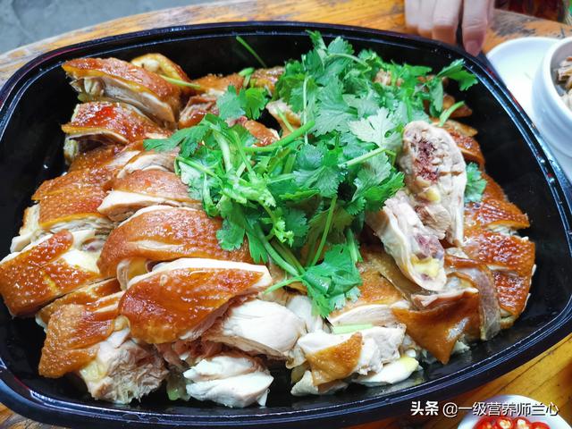 公鸡炖汤好还是母鸡炖汤好，老母鸡和公鸡哪个炖汤更好