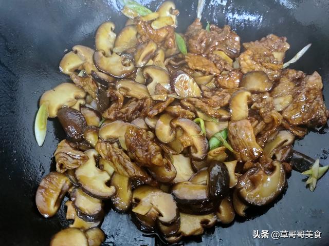 香菇炒肉怎么炒好吃，香菇怎么炒肉好吃又嫩（厨师长分享香菇肉片正确做法）