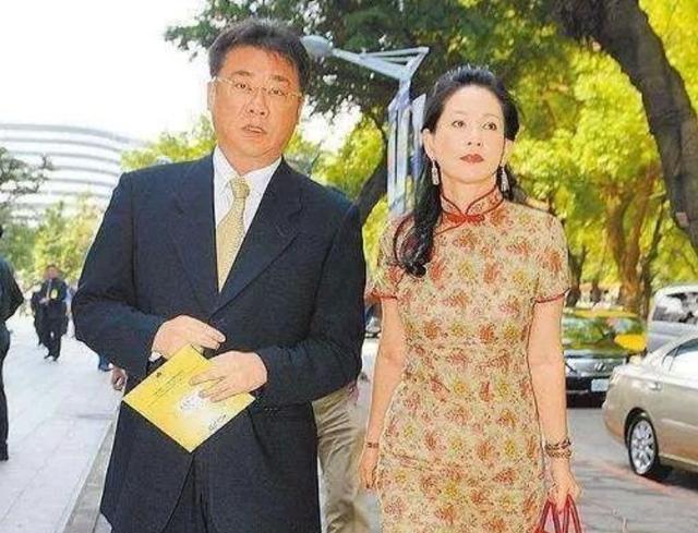 傳奇女星巔峰時嫁入豪門，為求子生吞蛤蟆飲鴿血，19次試管後患癌 娛樂八卦吃瓜 第6张