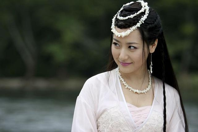 白冰跟金喜善长得一样，白冰饰演过的古装角色