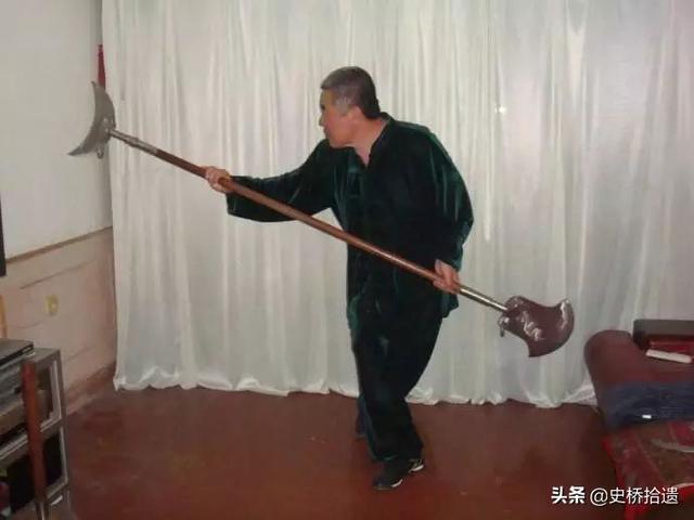 鲁智深的武器和沙僧的武器一样吗，原著里的大铁棍为何会变成月牙铲