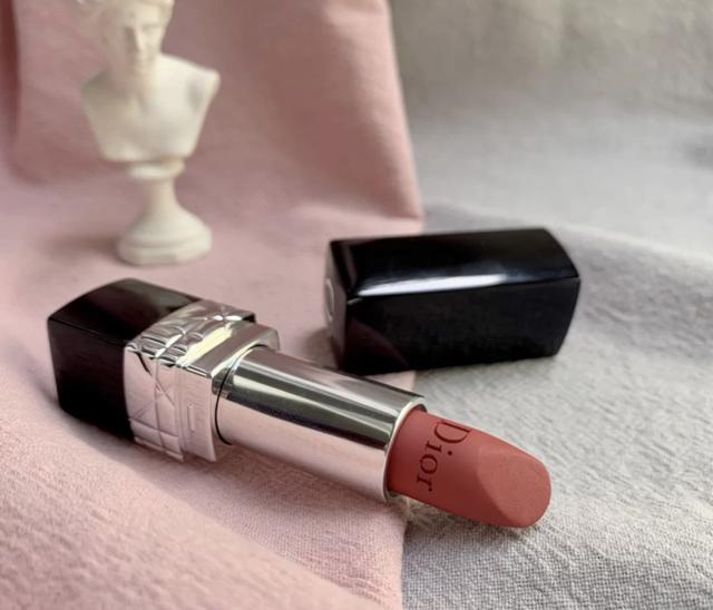 口红保质期多久，大牌口红一般什么时候过期（所有女生都关心的问题——口红会过期吗）