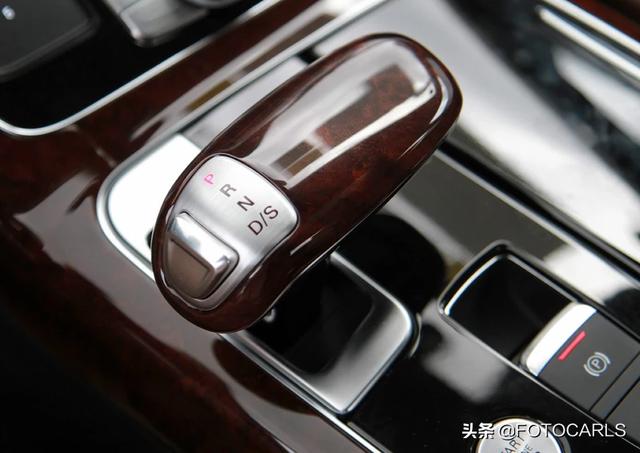 奥迪a8lw12，全新奥迪a8lw12评测（网友：看着比奔驰S气场足）