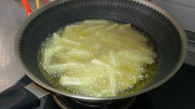 如何炸薯条又酥又脆窍门，炸薯条3个超简单小技巧