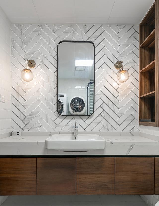 卫生间墙砖地砖，哪类瓷砖适合卫生间（卫生间地面铺哪种瓷砖）