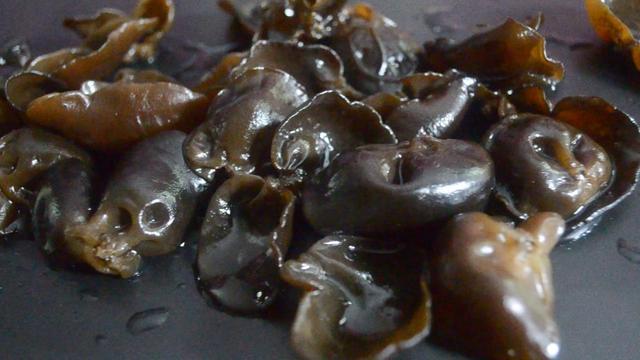 木耳的正确泡法，正确泡发木耳的方法（木耳切记不要用清水泡）