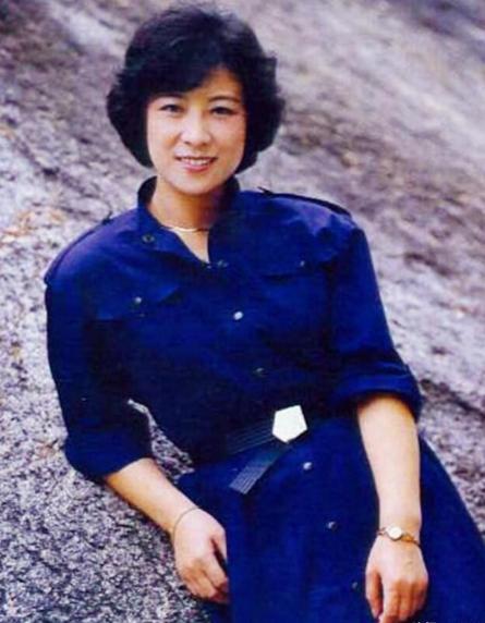 王馥荔儿子王骁见证父母50年，见证父母50年美满婚姻