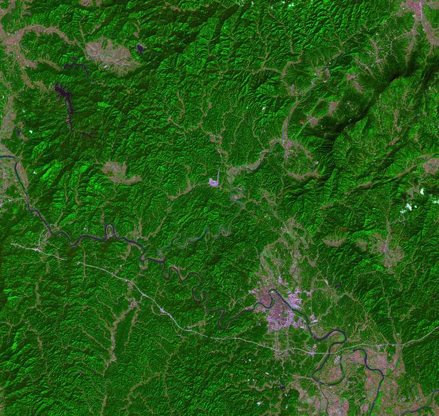 湖南省岳阳市平江县中心城区，湘鄂赣三省交界处