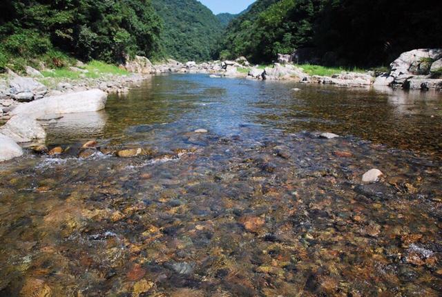 避暑徒步路线推荐，徒步溯溪原生态避暑圣地-浙东大峡谷