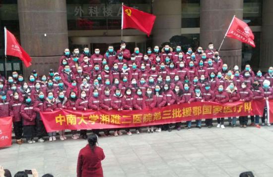 柳岸常思唐宋雨长城总念大秦弓，春风杨柳万千条