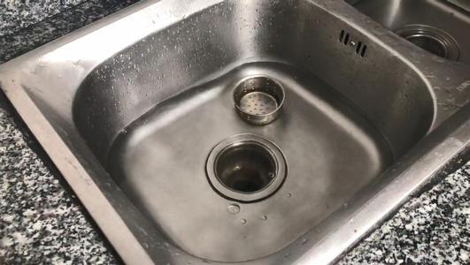 下水道疏通神器，疏通下水道神器小妙招（下水管道疏通工具有哪些）