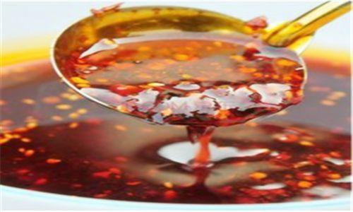 70岁婆婆制作油辣子的配方，油辣子怎么做简单又香又辣秘方