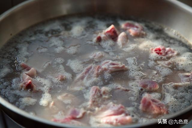 酱排骨的家常做法好吃又简单，家常酱排骨记住两个窍门