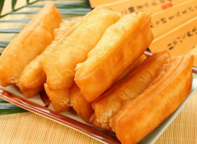 油条怎么样才能炸又酥又脆，用泡打粉和小苏打都不对