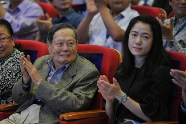 杨振宁 翁帆 怀孕，翁帆和杨振宁结婚的真正原因（怪不得能不顾外界言论）