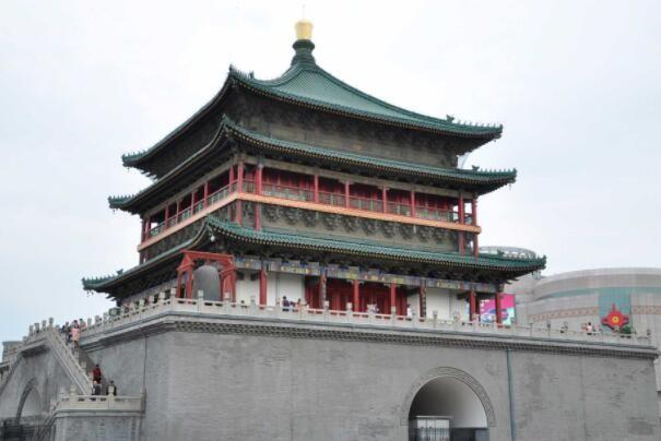 全国最高的钟楼，是中国现存形制最大、保存最完整的一座