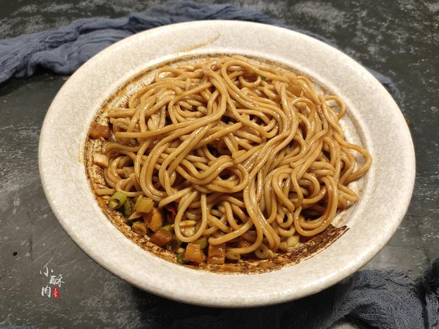 武汉热干面的做法，正宗武汉热干面酱料做法（街边5块钱一碗的热干面）