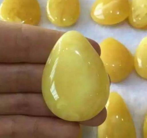 最近流行什么蜜蜡手串，什么款式的蜜蜡手串最漂亮