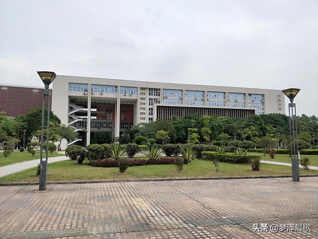 美丽大方的校园，郑州市创新实验学校金桂街校区开展“最美教室”活动