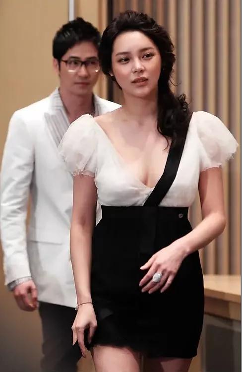 宝莲灯中的三圣母扮演者，她曾是《宝莲灯》中最美三圣母
