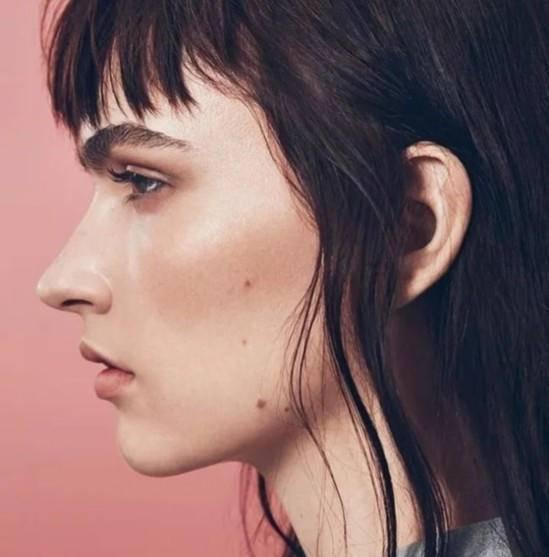 腮红膏哪个好用又持久不掉色，腮红膏它的优点是与肌肤更贴合