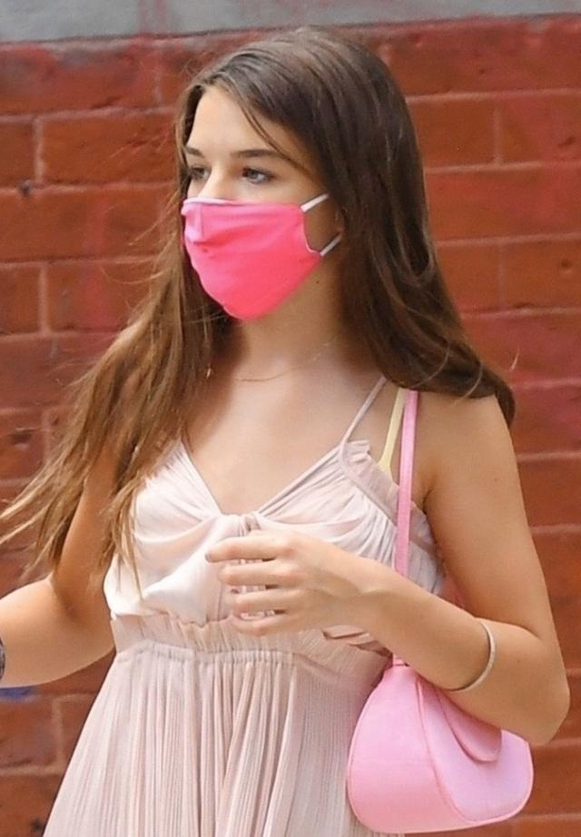 阿湯哥女兒小蘇瑞長大了！和好閨蜜們一同出街，穿吊帶長裙顯少女 娛樂八卦吃瓜 第3张