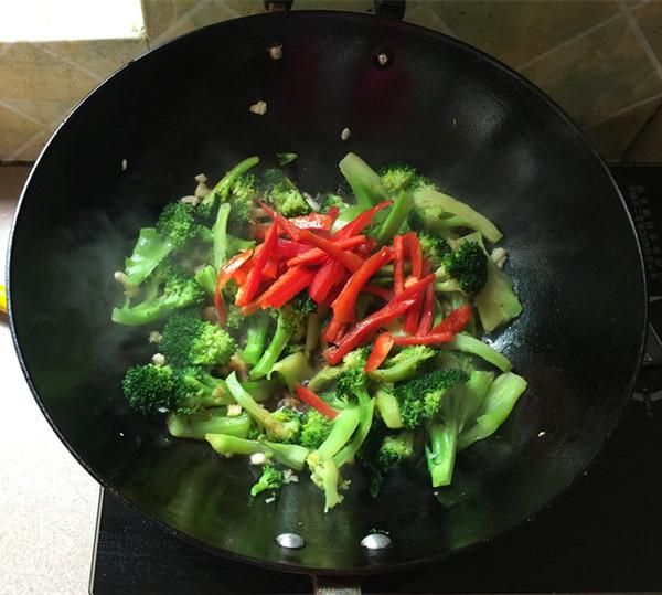 西兰花炒鸡蛋最好吃的做法，家里一周吃三次的素食美味