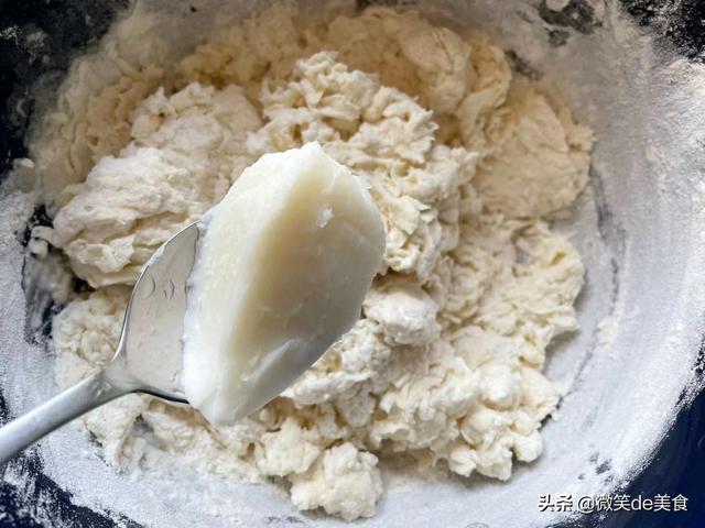 千层葱油饼怎么做又软又好吃窍门，用这个方法做千层油饼太香了