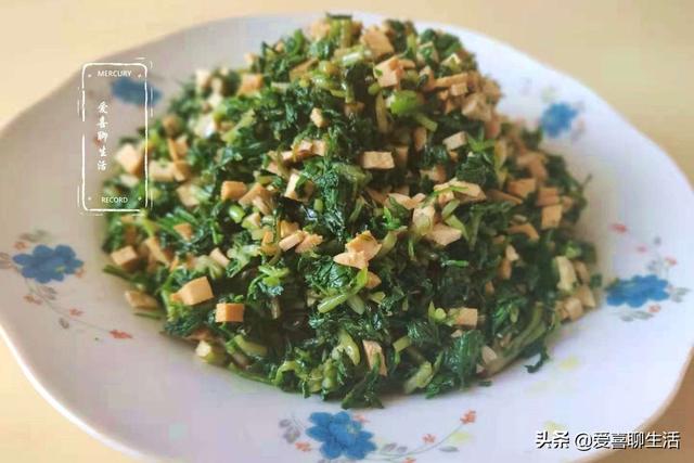 发笋芽的正宗做法，春天这菜芽最鲜嫩