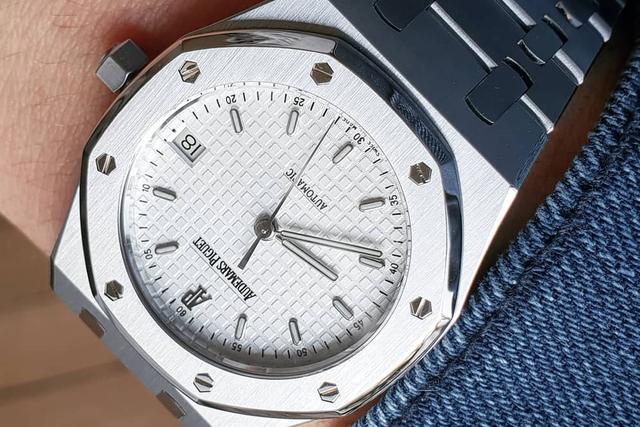 怎么样辨别手表蓝宝石的真假，蓝宝石常见仿品及其鉴别特征