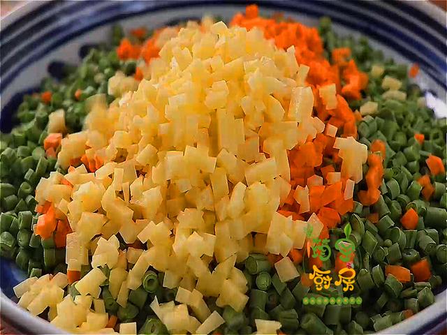 蔬菜丸子的做法，蔬菜丸子怎么做到外酥里嫩（蔬菜丸子这样做太好吃了）
