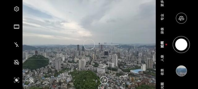 手机摄像头与镜头有什么区别，手机的摄像头越来越多