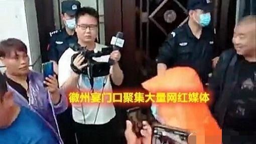 蚌埠理发店徽州宴重新开业生意异常火爆拒徽州宴老板娘生活照