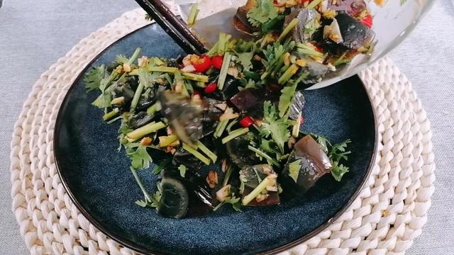 皮蛋减肥食谱100例，香菜皮蛋这样做
