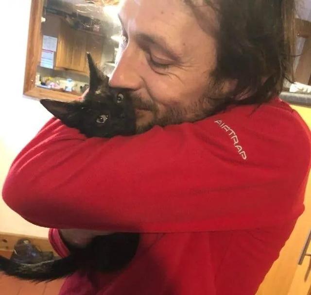 并不是所有人都适合养猫咪，有一部分人根本不适合养喵