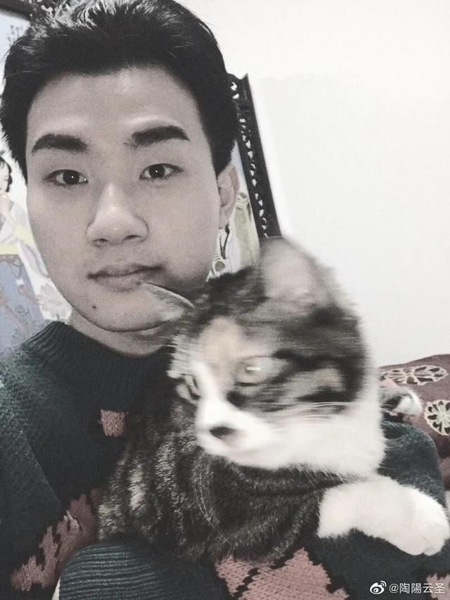 德云社郭德纲的徒弟们流泪，郭德纲49岁生日众徒弟晒照