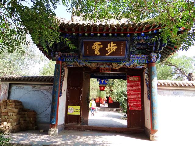 武威雷台汉墓穹窿顶，马踏飞燕横空出世