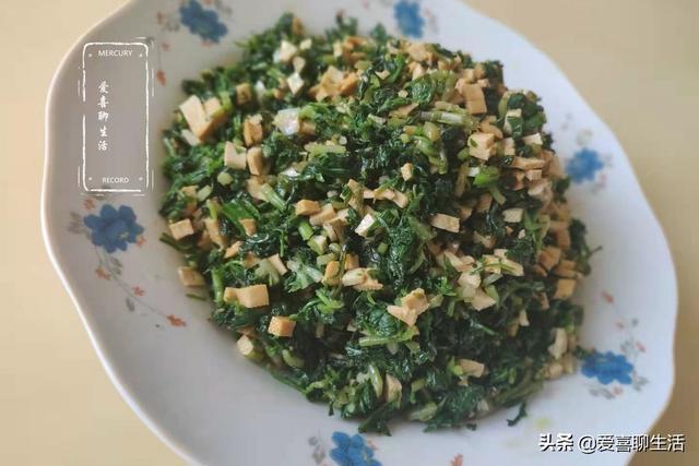 发笋芽的正宗做法，春天这菜芽最鲜嫩