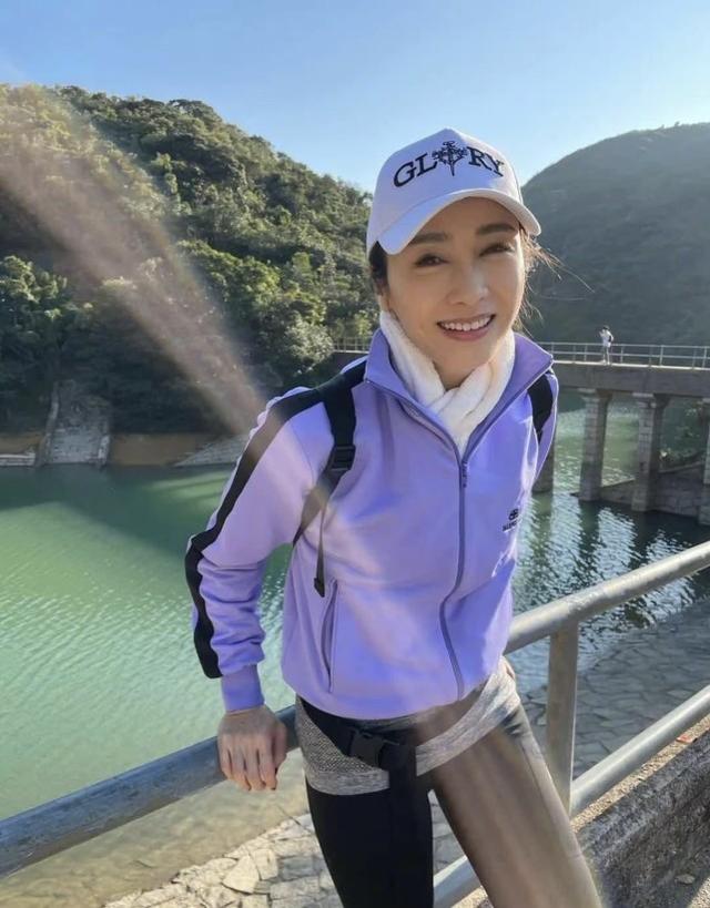 黎姿交際圈太廣，和甄子丹妻子汪詩詩私下曬合影，名媛聚會即視感 娛樂八卦吃瓜 第5张