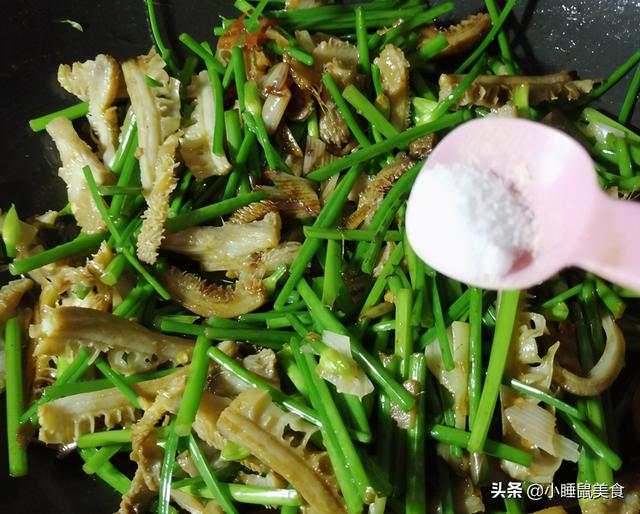 辣爆牛肚丝家常做法，教你超简单爆炒牛肚丝的家常做法