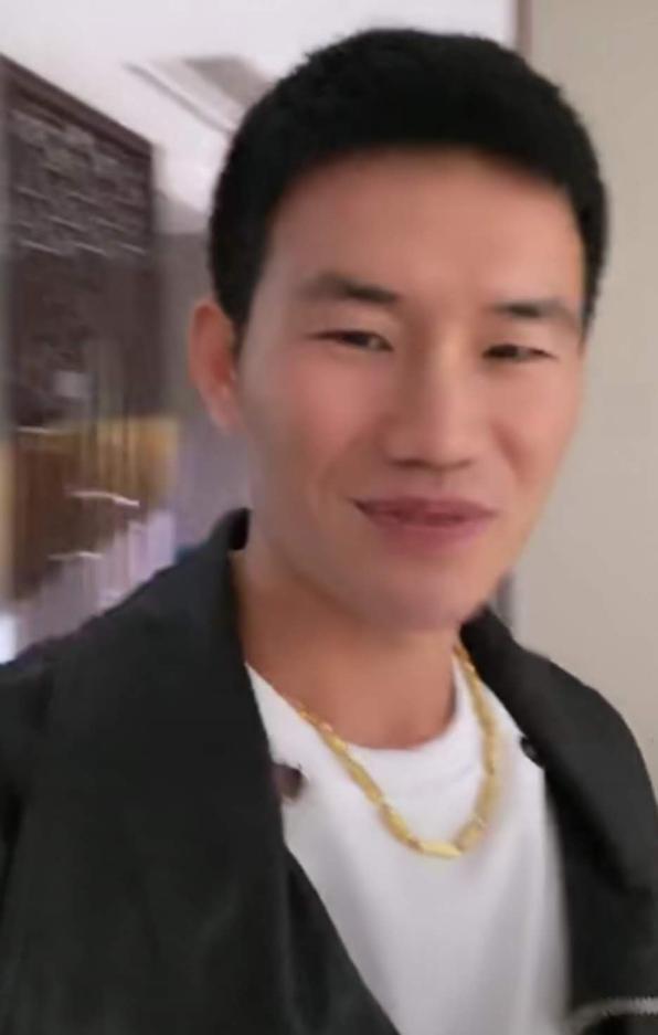 嘎子哥老婆近照曝光，某明星炫富炫美妻炫绯闻