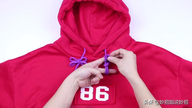 卫衣的绳子怎么系好看，卫衣两条绳子的各种打结方法（卫衣的带子竟是这么用）