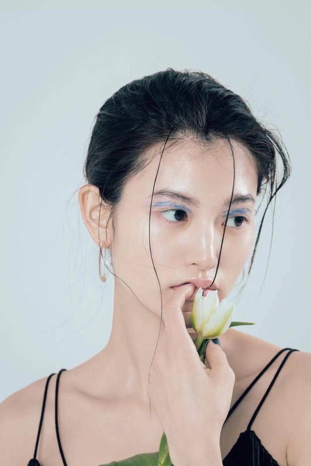 腮红膏哪个好用又持久不掉色，腮红膏它的优点是与肌肤更贴合