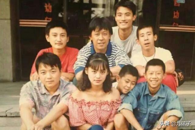 宁静回忆剃光头事件，49岁宁静拍猪饲料广告