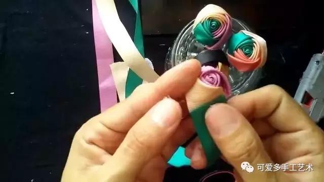 三色丝带玫瑰花朵做法大全，浪漫酷炫的三色丝带玫瑰