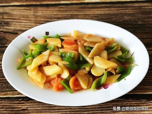 尖椒土豆片儿怎么炒的，家常的做法饭店的味道