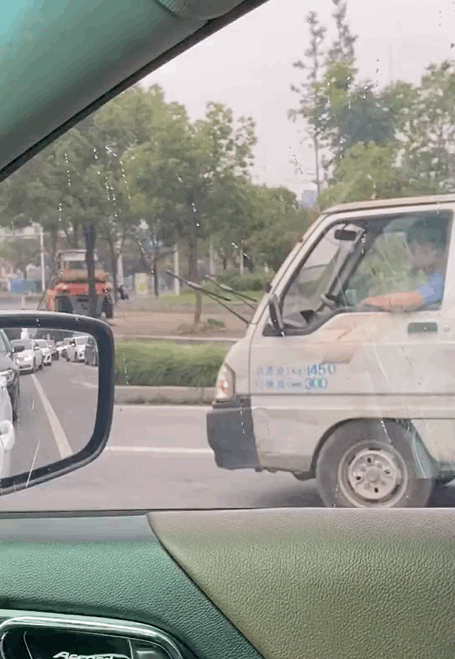这胸？这腰？收到异地女友禁欲系自拍…突然没有了世俗的欲望 七夕送女朋友
