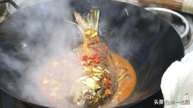 鲤鱼的家常做法，家常鲤鱼的做法最正宗的做法（厨师长分享鲤鱼新吃法）